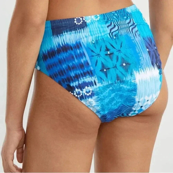 LET'S GET TWISTED D CUP V NECK
TANKINI TOP SIZE 10D BOTTOM SIZE 10 - Picture 6 of 10